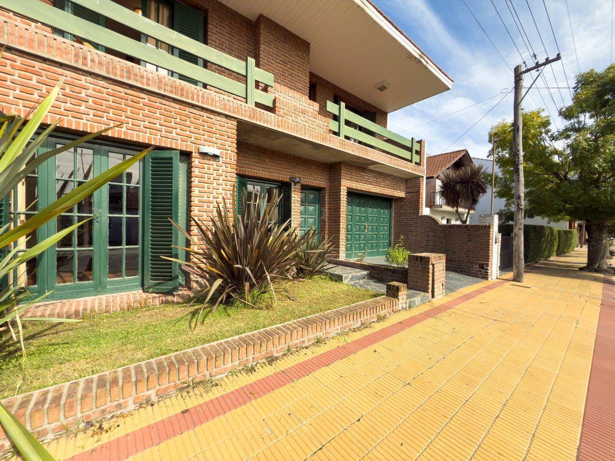 Foto de CASA EN VENTA EN TANDIL - ZONA DEL LAGO, imagen 2
