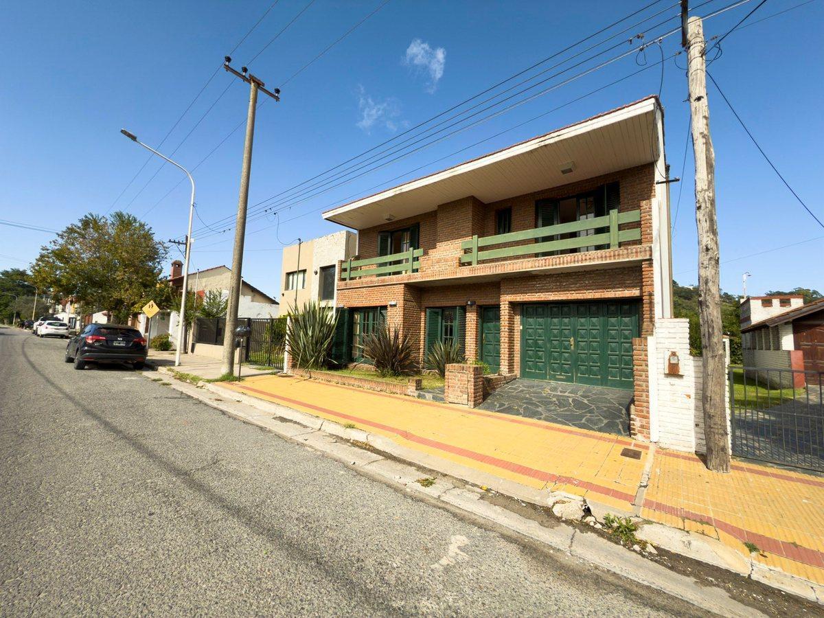 Foto de CASA EN VENTA EN TANDIL - ZONA DEL LAGO, imagen 3