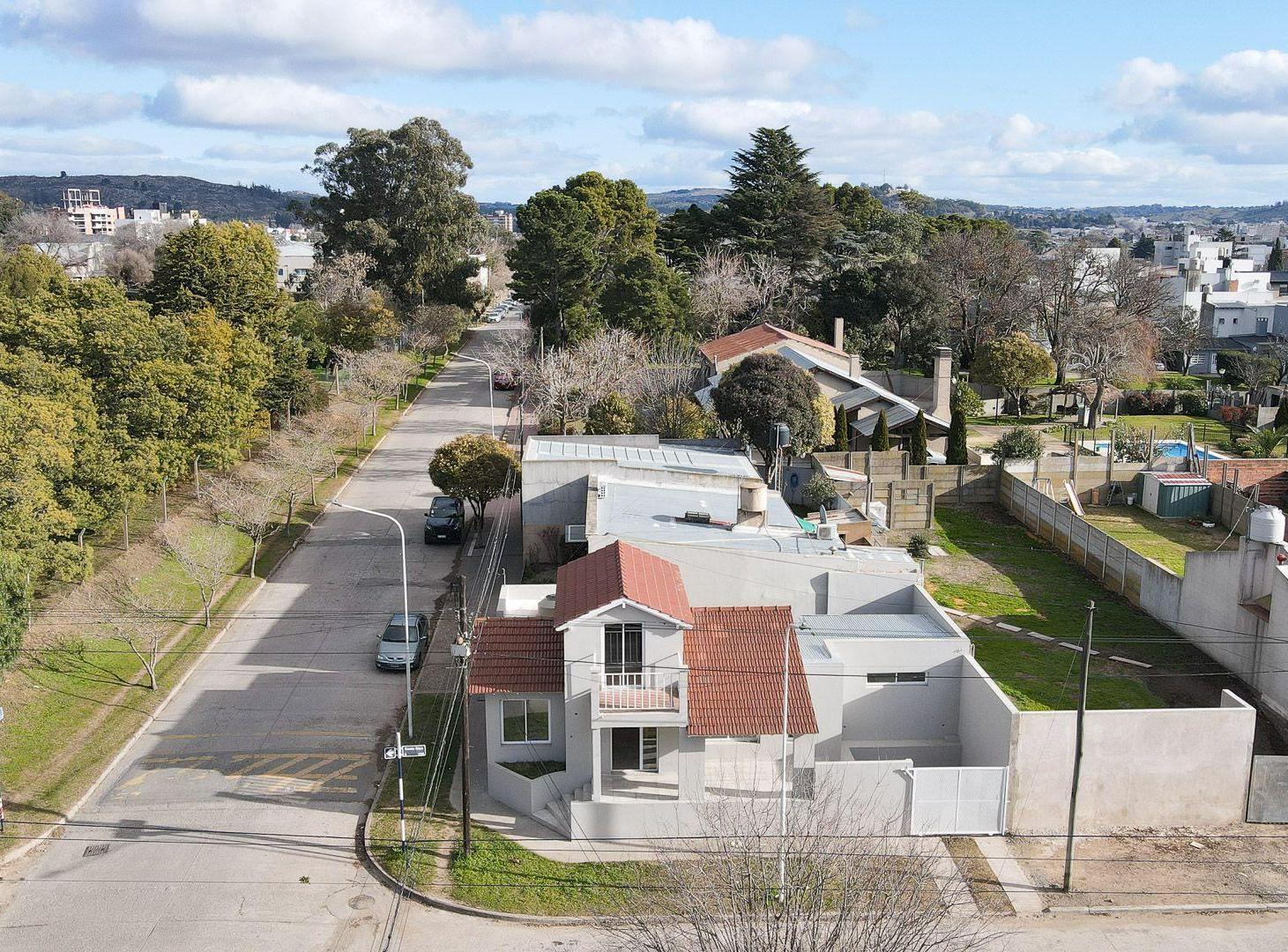 Foto de VENTA CASA RECICLADA DE 3 DORM JARDIN TANDIL, imagen 1
