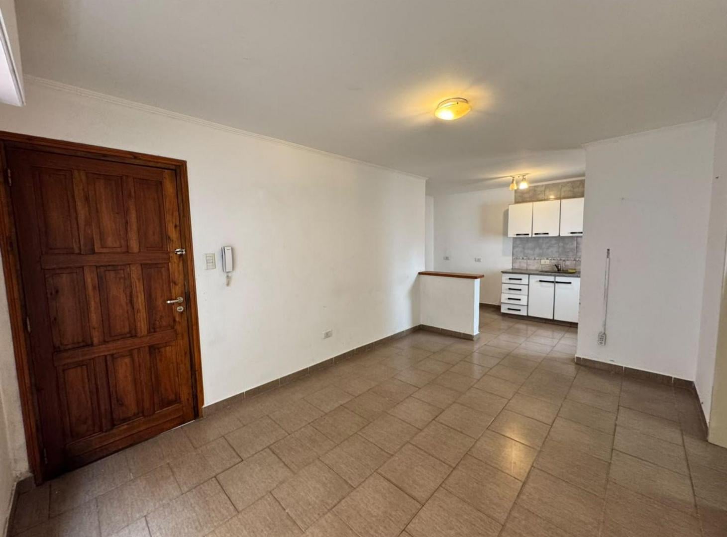 Foto de VENTA DEPARTAMENTO 2 AMBIENTES PLANTA BAJA TANDIL, imagen 2