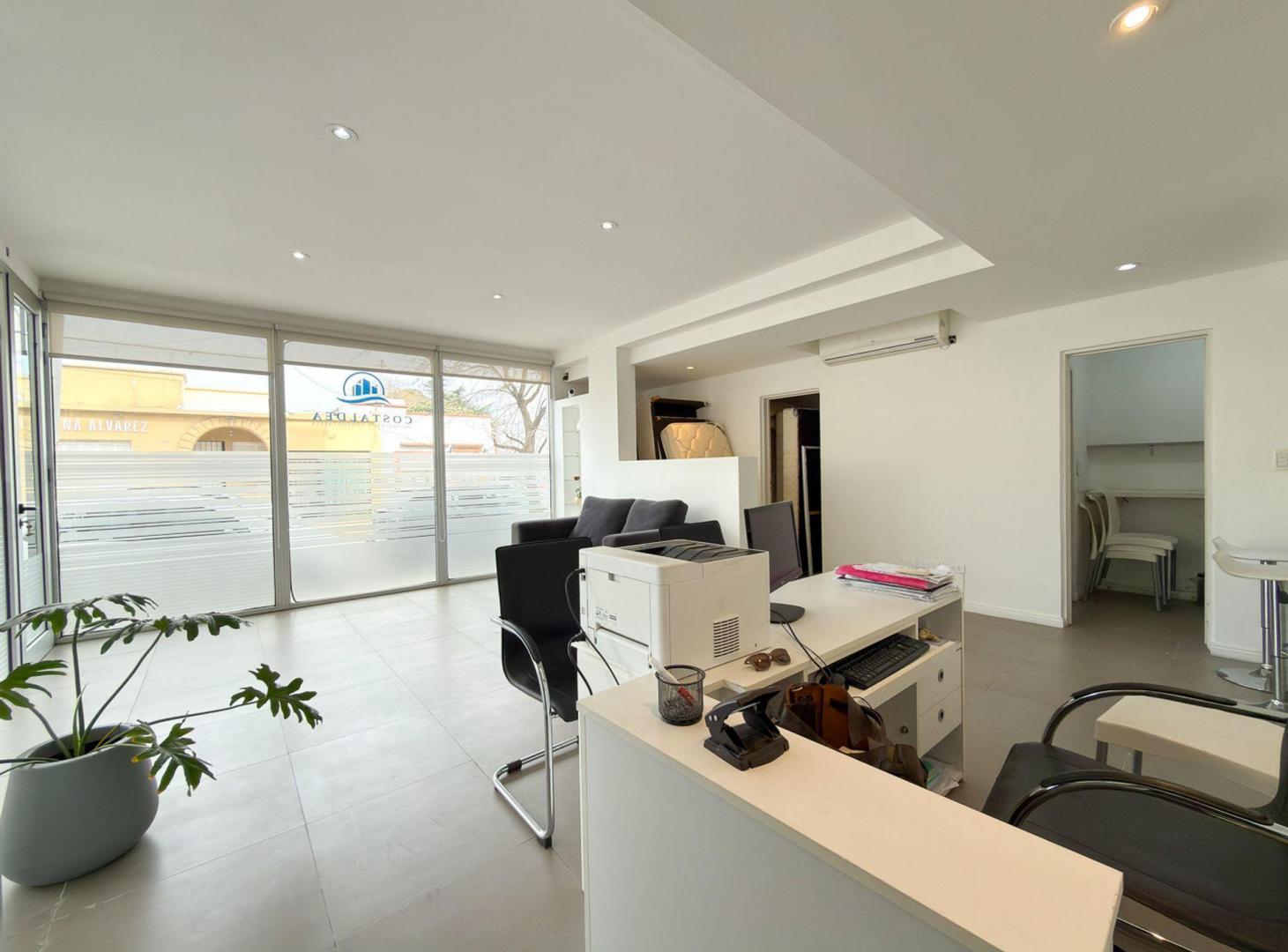 Foto de VENTA LOCAL AL FRENTE SEMICENTRO TANDIL, imagen 2