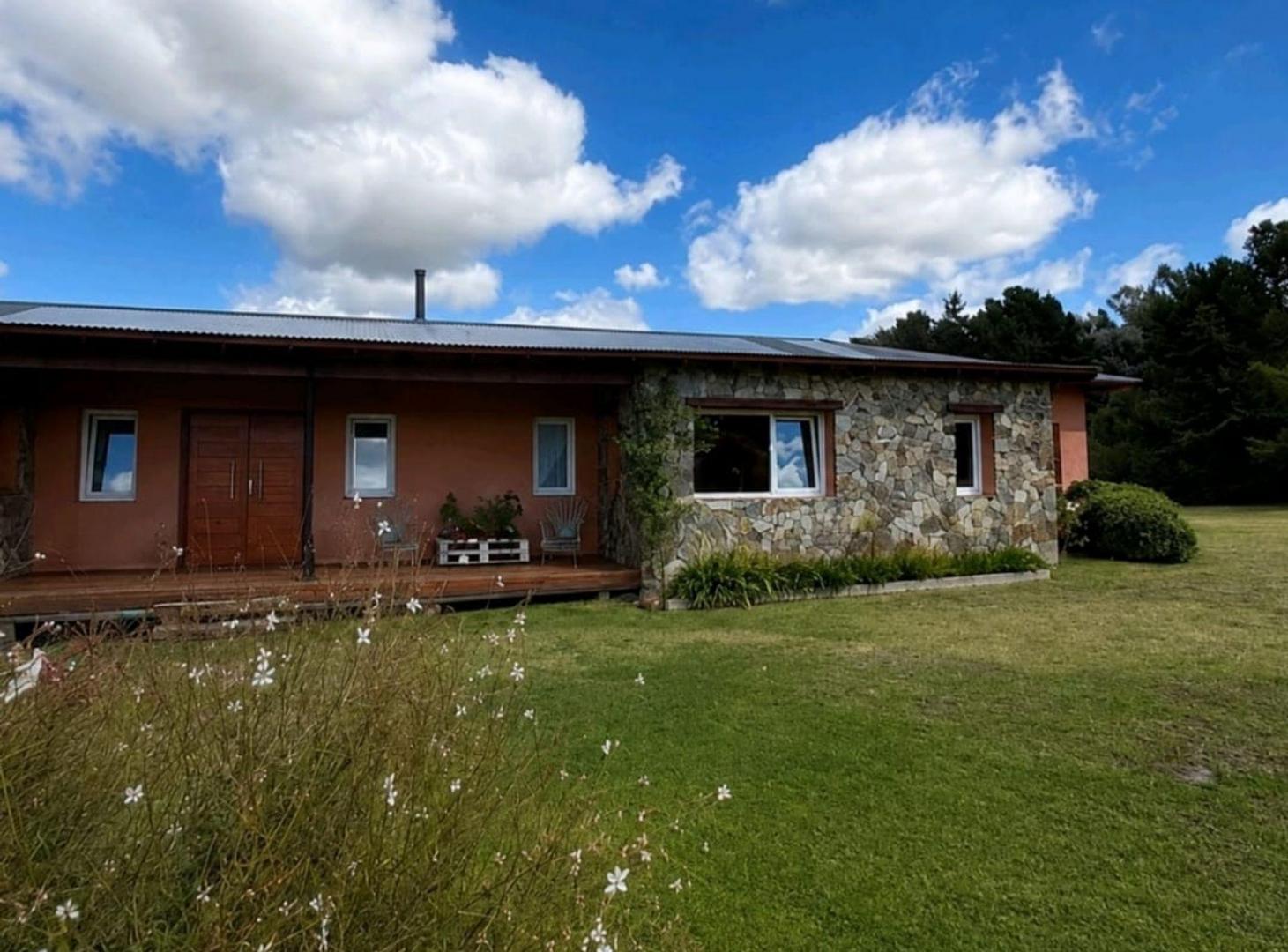 Foto de CASA EN VENTA AMPLIO PARQUE ZONA DON BOSCO TANDIL, imagen 1