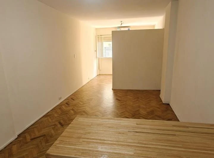 Monoambiente dividido de 35 m² en Retiro – Cocina integrada y baño completo – Excelente ubicación. 1