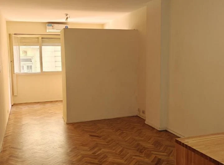 Monoambiente dividido de 35 m² en Retiro – Cocina integrada y baño completo – Excelente ubicación. 2
