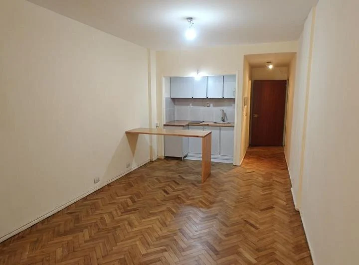 Monoambiente dividido de 35 m² en Retiro – Cocina integrada y baño completo – Excelente ubicación. 3