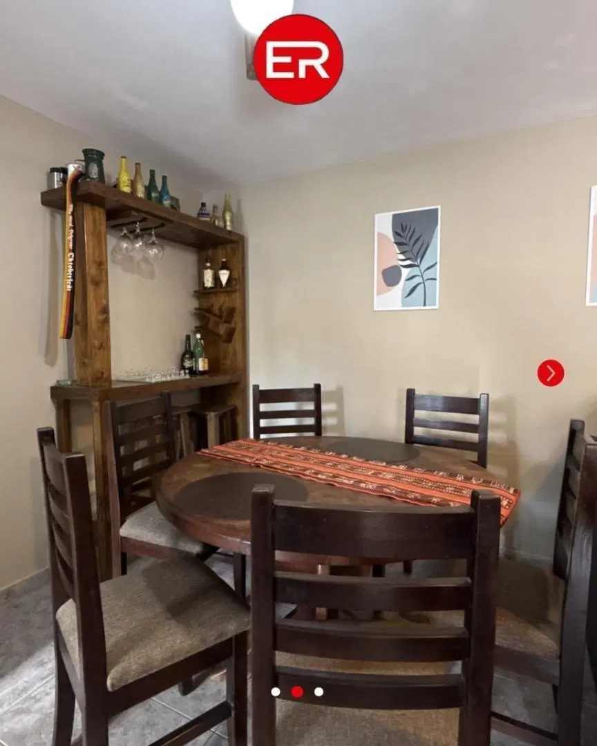 VENTA CASA A PASOS DEL CENTRO V. CARLOS PAZ,2 DOR. PILETA 5