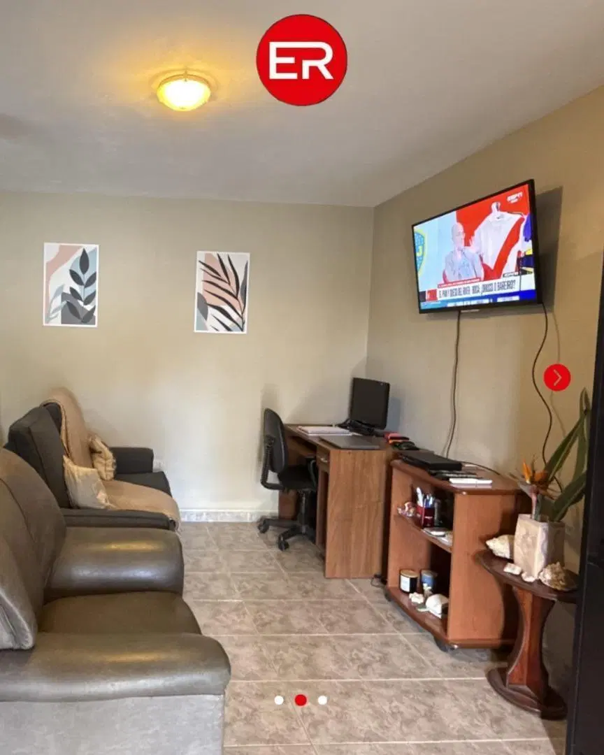 VENTA CASA A PASOS DEL CENTRO V. CARLOS PAZ,2 DOR. PILETA 4