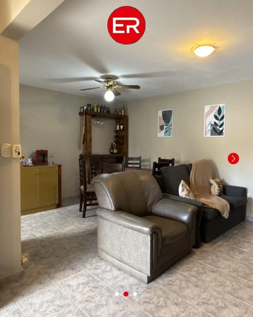 VENTA CASA A PASOS DEL CENTRO V. CARLOS PAZ,2 DOR. PILETA 5