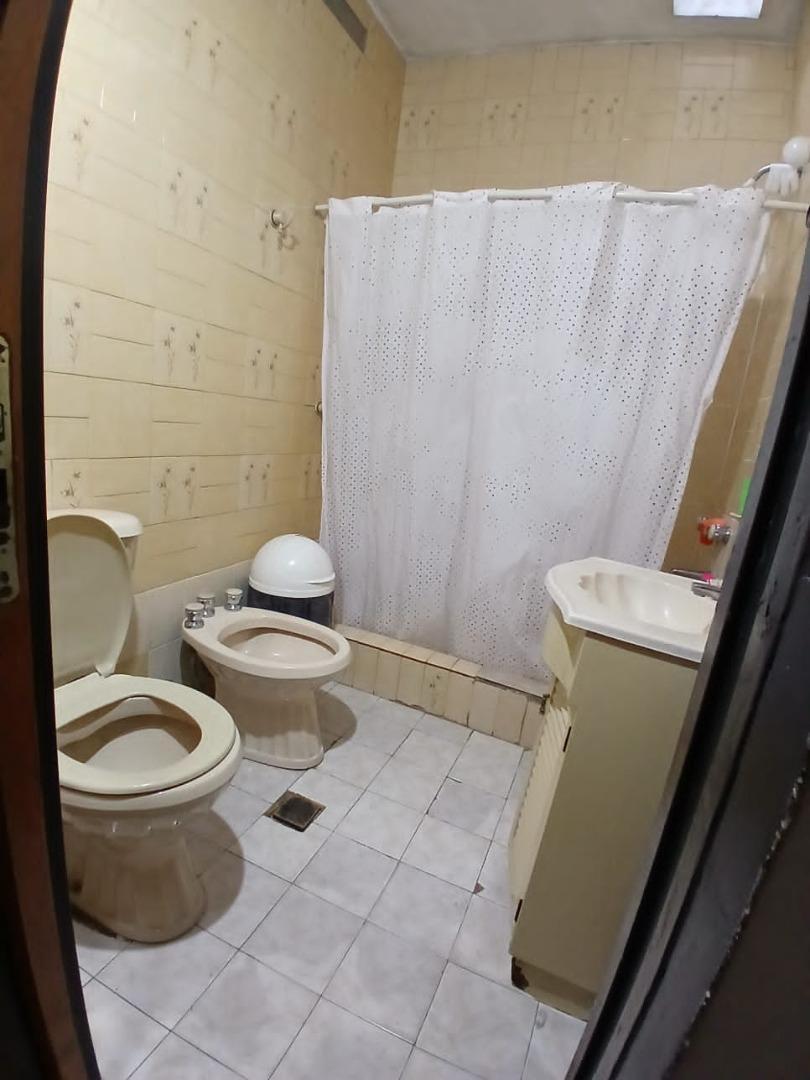 Comoda Casa 3 Ambientes 1° Piso Garage + Local Comercial 3