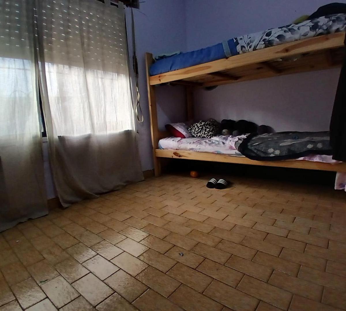 Comoda Casa 3 Ambientes 1° Piso Garage + Local Comercial 4