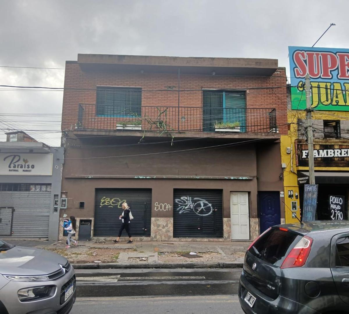 Comoda Casa 3 Ambientes 1° Piso Garage + Local Comercial 1