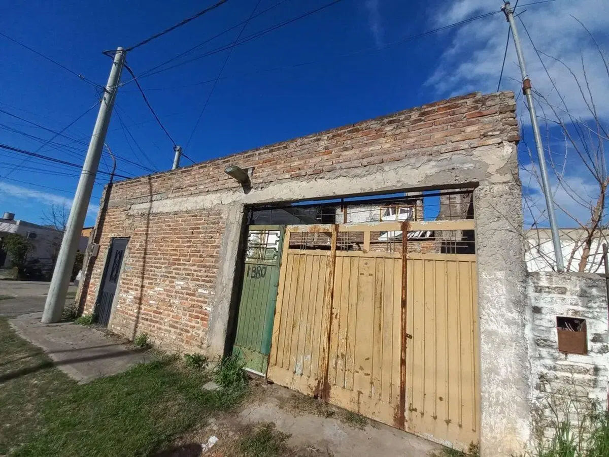 Casa a  refaccionar en venta en Santa Fe 4