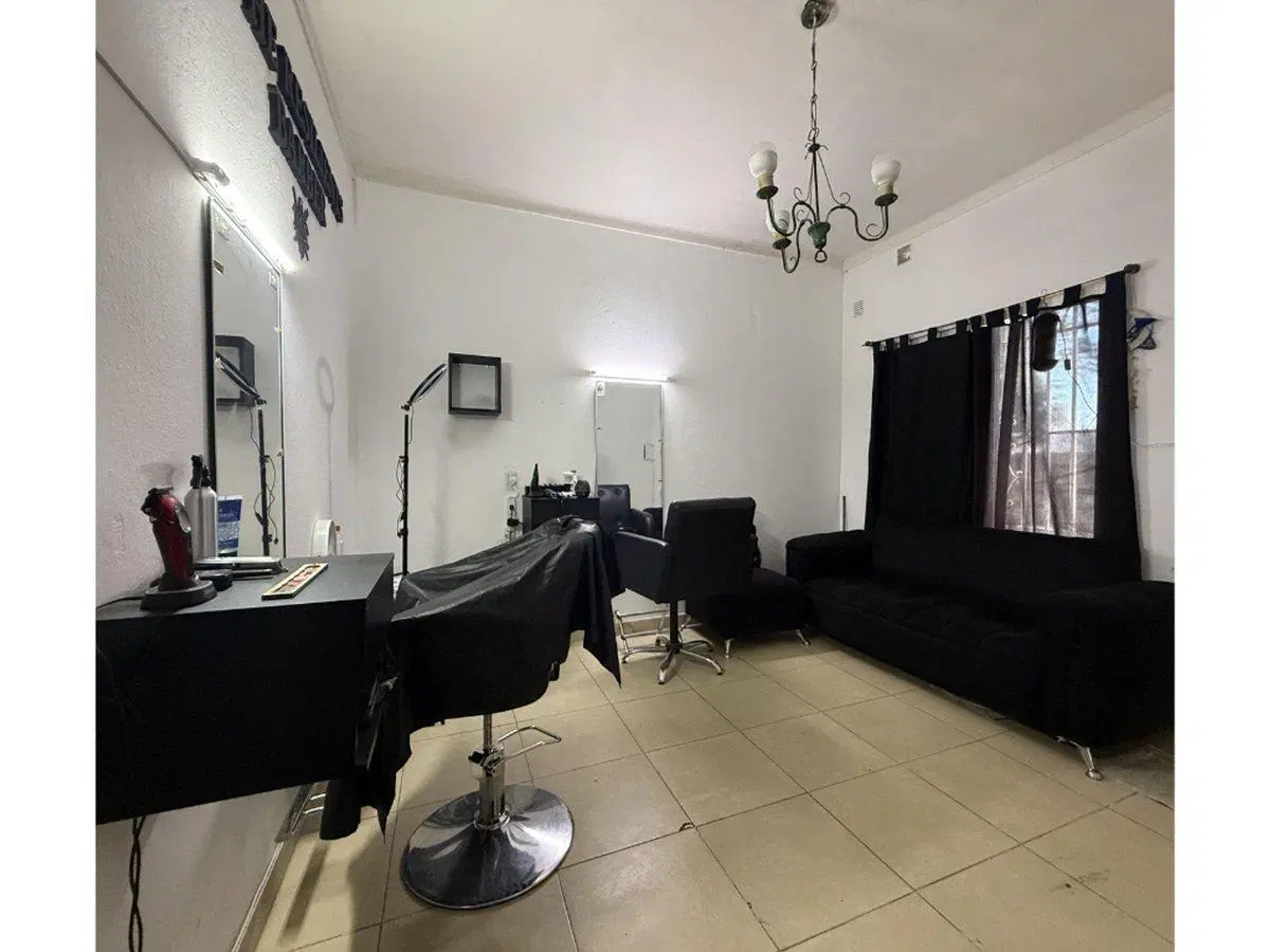Se VENDE casa de 2 dormitorios 5