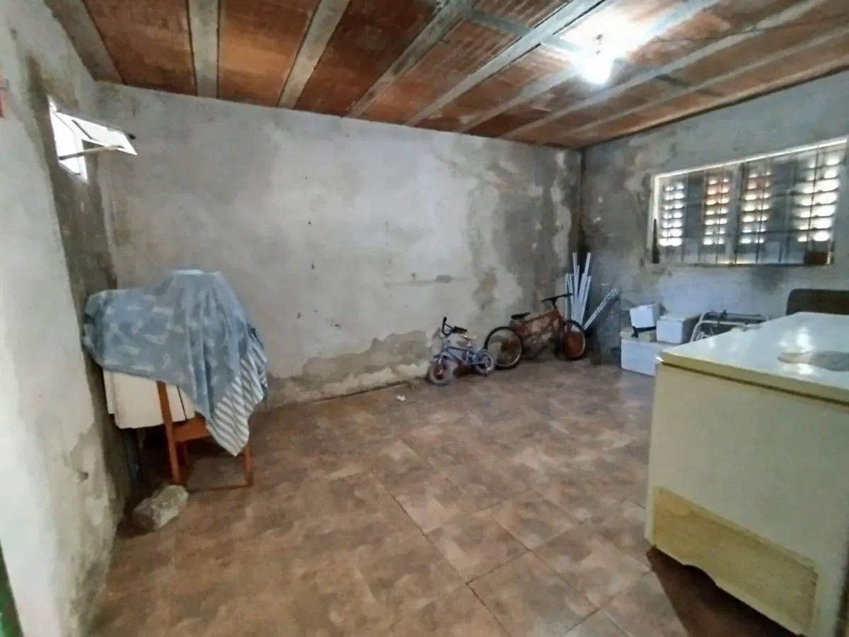 CASA DE 7 AMBIENTES EN ALTOS DEL VALLE 3