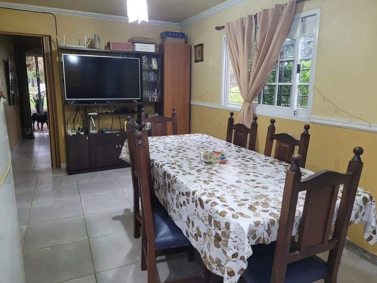SE VENDE CASA EN SANTA TOMÉ CON PILETA 5