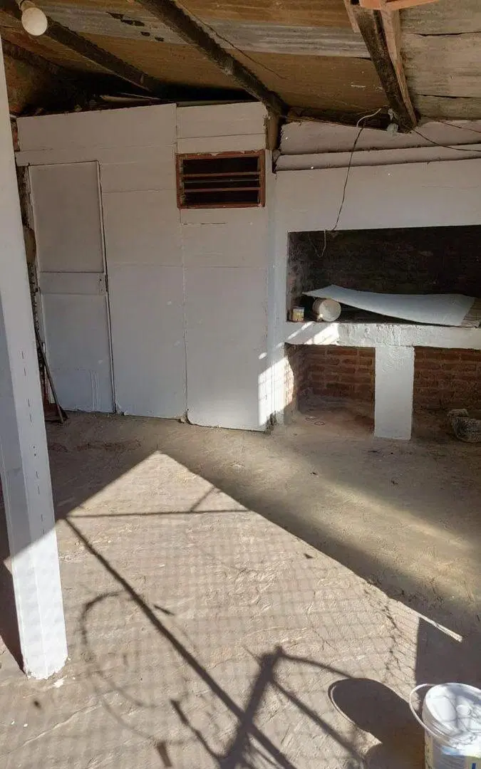 CASA AMPLIA EN BARRIO TRANQUILO-GRAN POTENCIAL 5