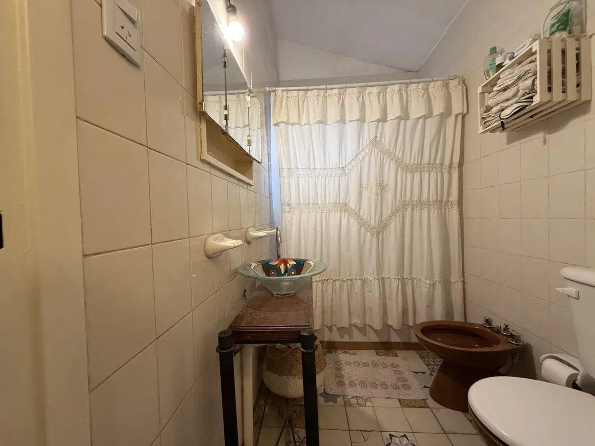 SE VENDE CASA DE 2 DORMITORIOS EN BARRIO ROMA 4