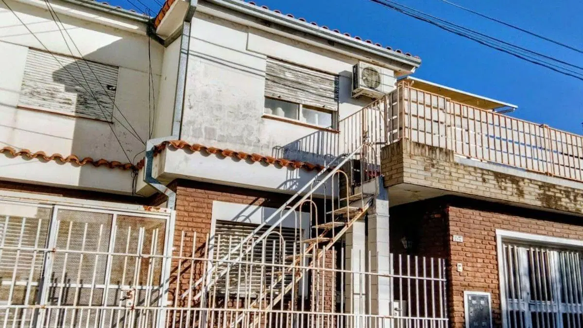 SE VENDE CASA DE 2 DORMITORIOS EN BARRIO ROMA 3
