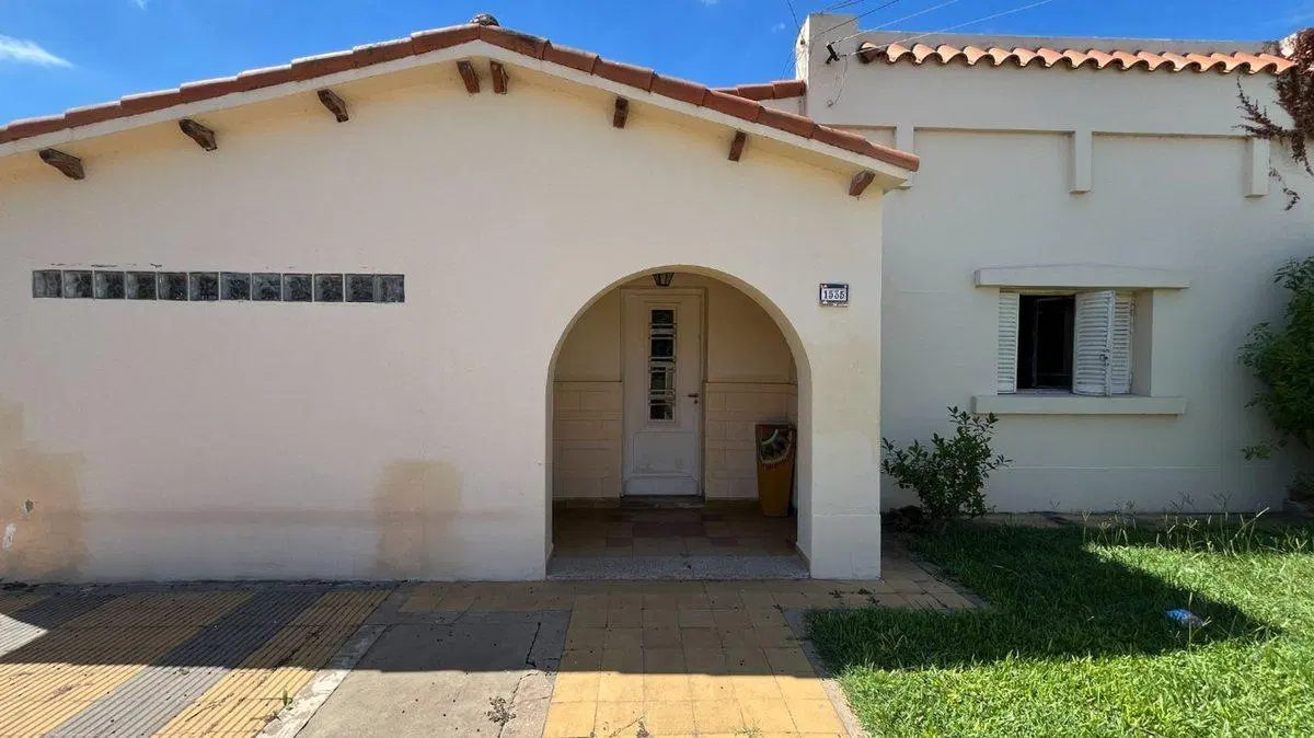 CASA CENTRICA CON 1.000M2 DE TERRENO EN CORONDA! 5