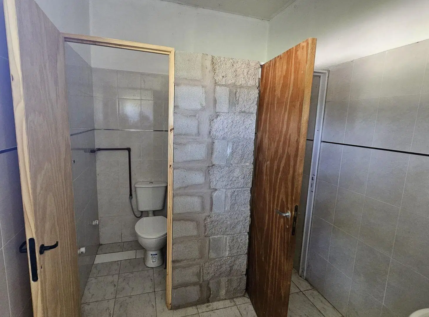 ALQUILER DE GRAN SALON COMERCIAL EN SAUCE VIEJO 4