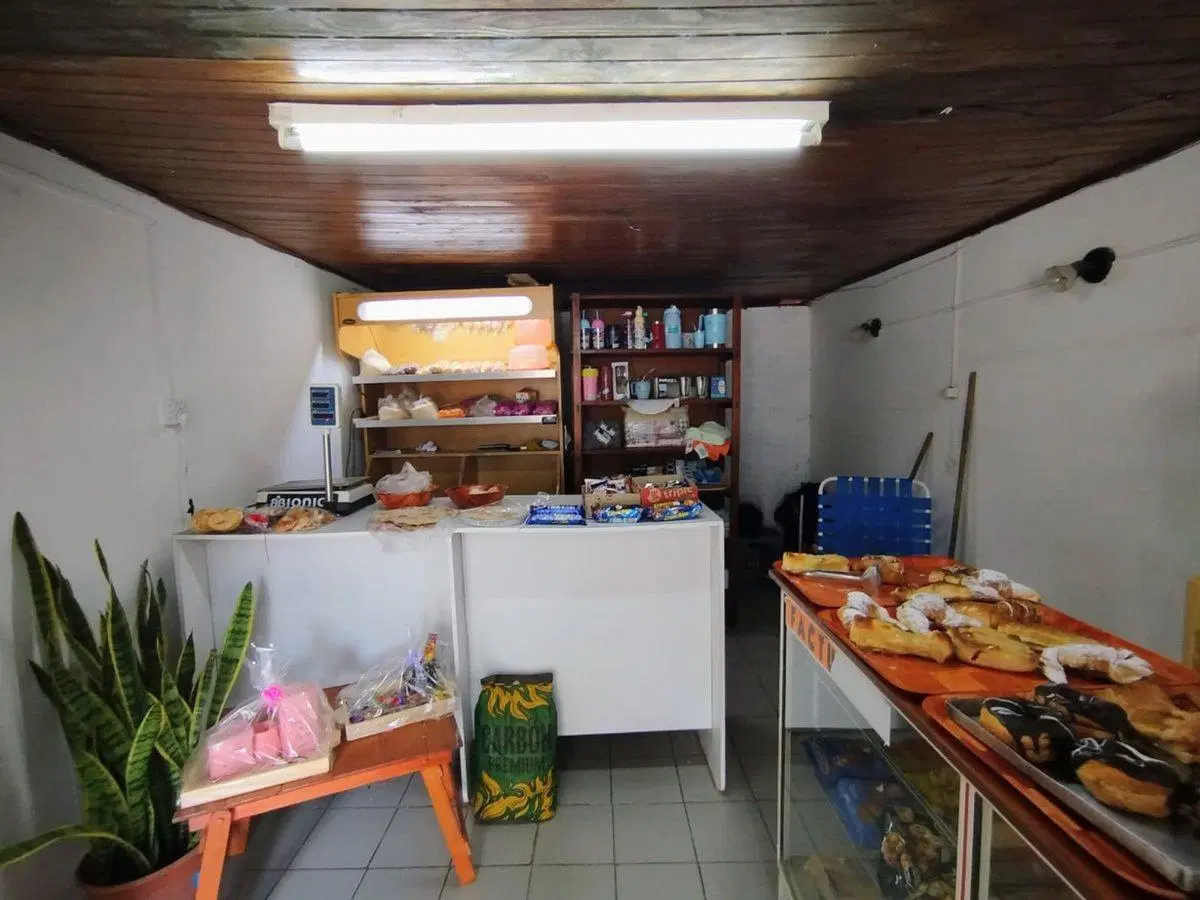 CASA 3 DORM. CON LOCAL, A METROS DE AV. RICHIERI 2