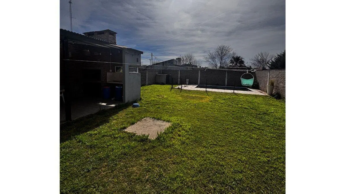 SE VENDE CASA DE 2 DORM, PATIO Y PILETA! 5