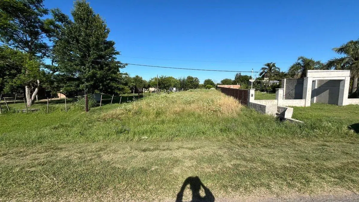 SE VENDE AMPLIO TERRENO SOBRE LA RUTA 3