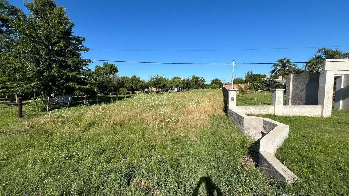 SE VENDE AMPLIO TERRENO SOBRE LA RUTA 4