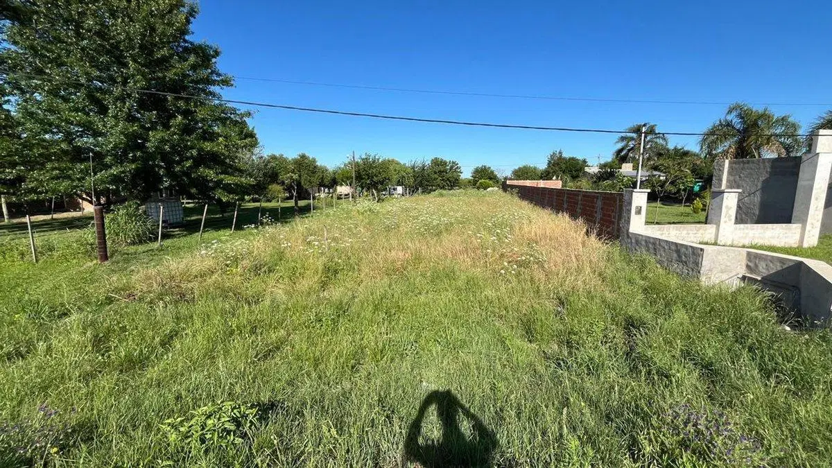 SE VENDE AMPLIO TERRENO SOBRE LA RUTA 2