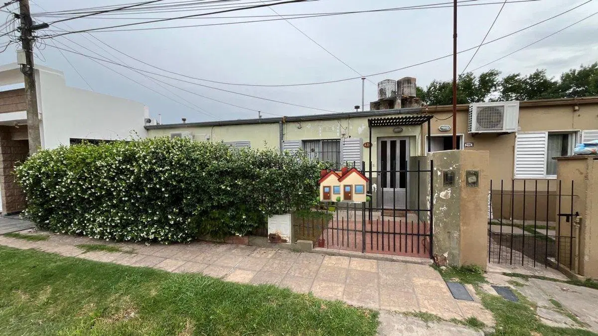 SE VENDE CASA 3 DORMITORIOS EN GÁLVEZ 2