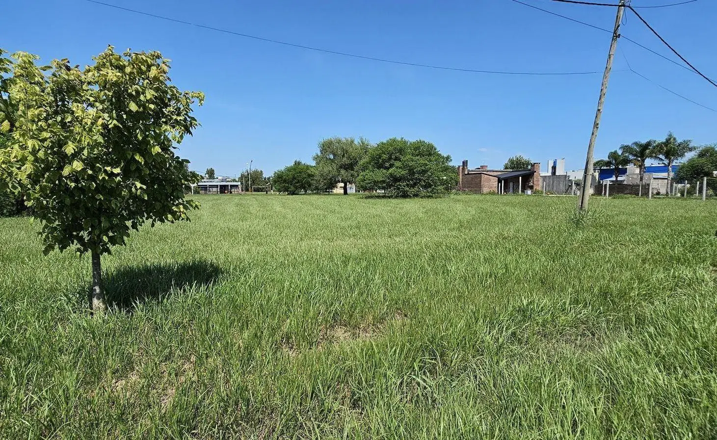 Terreno en venta a metros de la Ruta 11 5