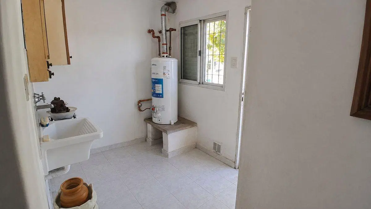 CASA DE DOS PLANTAS BARRIO SAN LORENZO 3