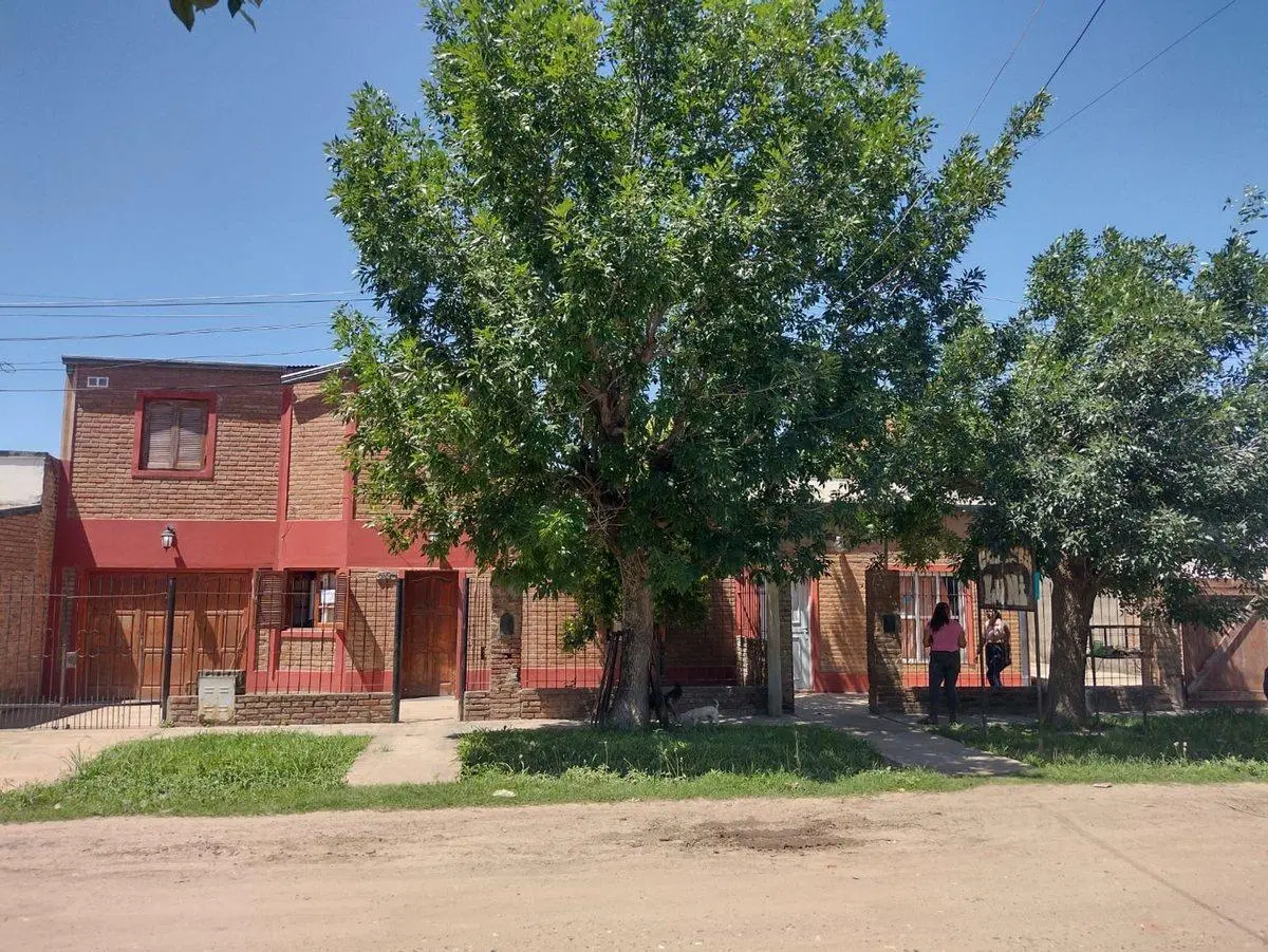 CASA Y LOCAL (OPRTUNIDAD)  EN VENTA,  SANTO TOME 5