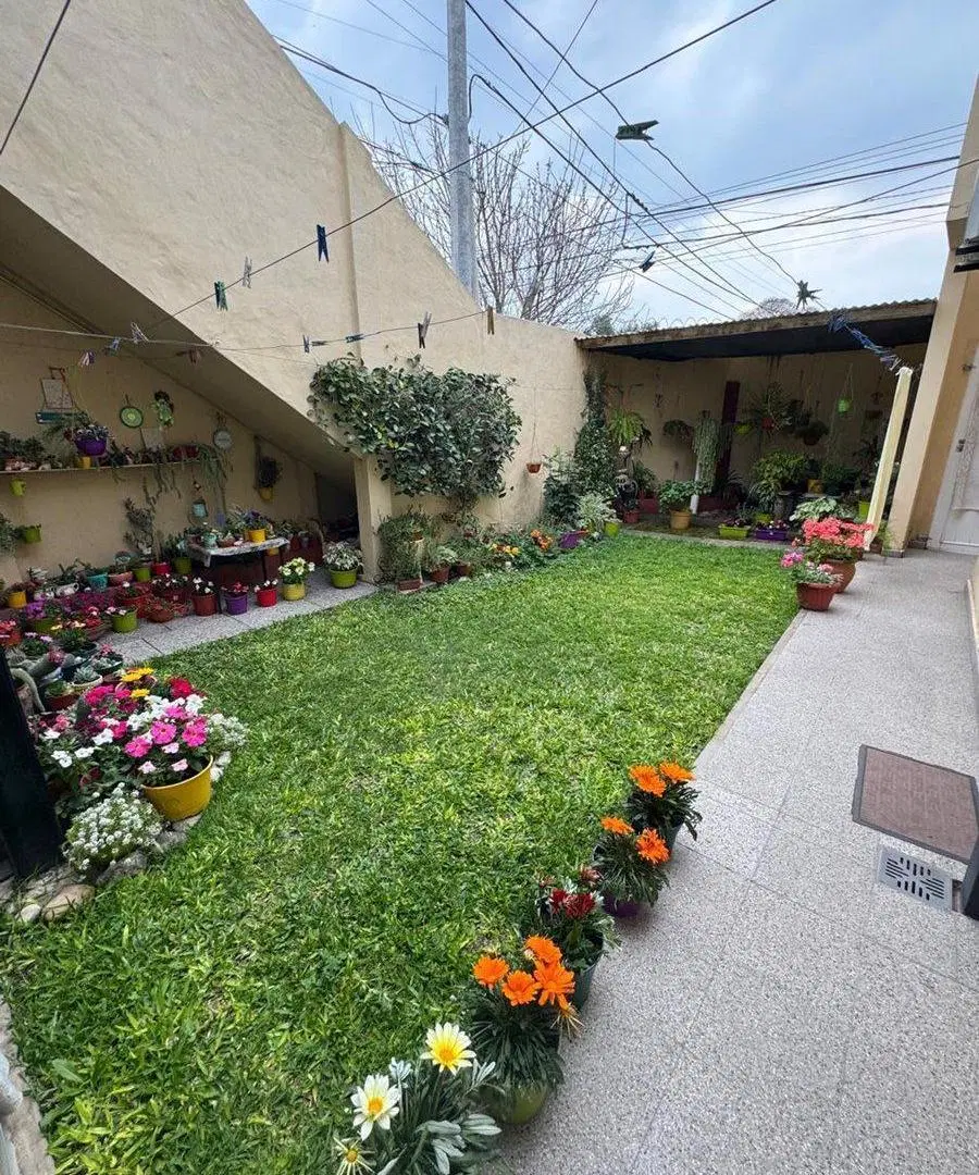 SE VENDE CASA CON DPTO PLANTA ALTA EN SANTA FE 4