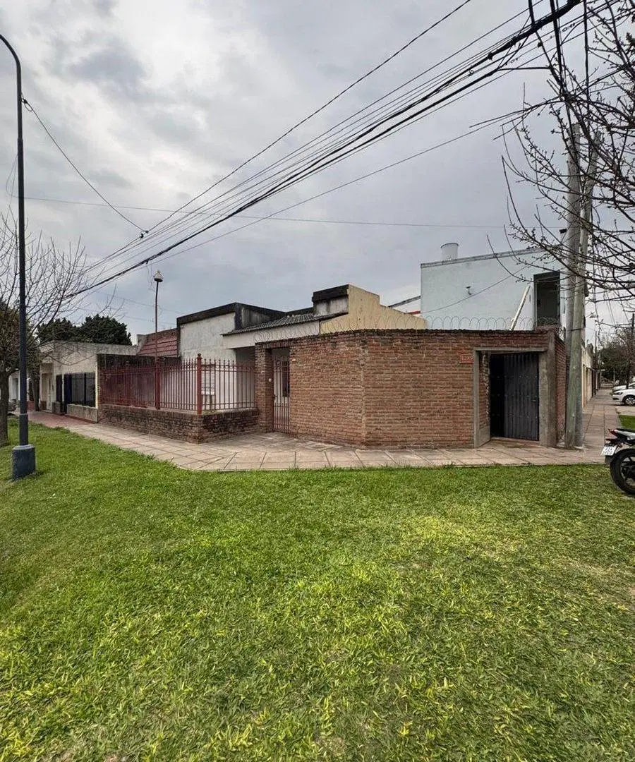 SE VENDE CASA CON DPTO PLANTA ALTA EN SANTA FE 5