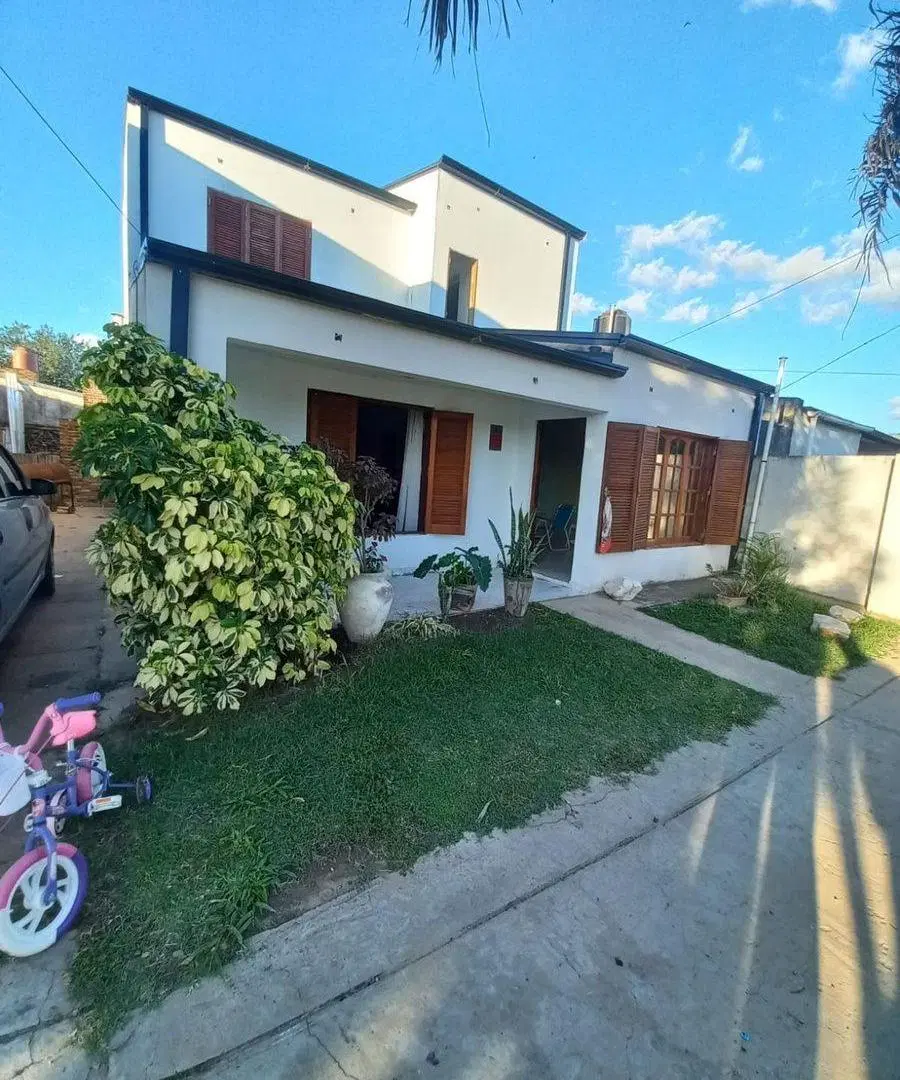 CASA DE 4 DORMITORIOS EN VENTA EN SANTO TOME 3