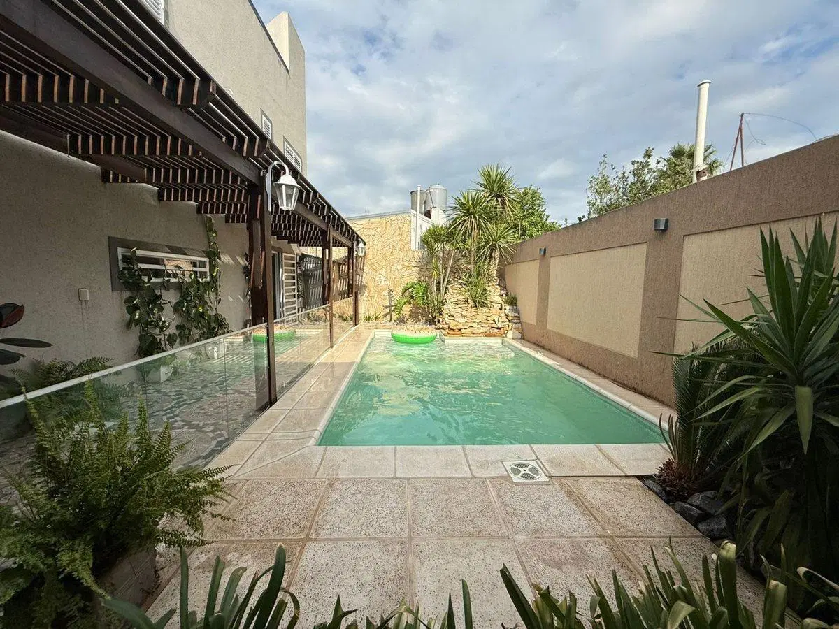 Casa moderna, funcional y en excelente estado 2