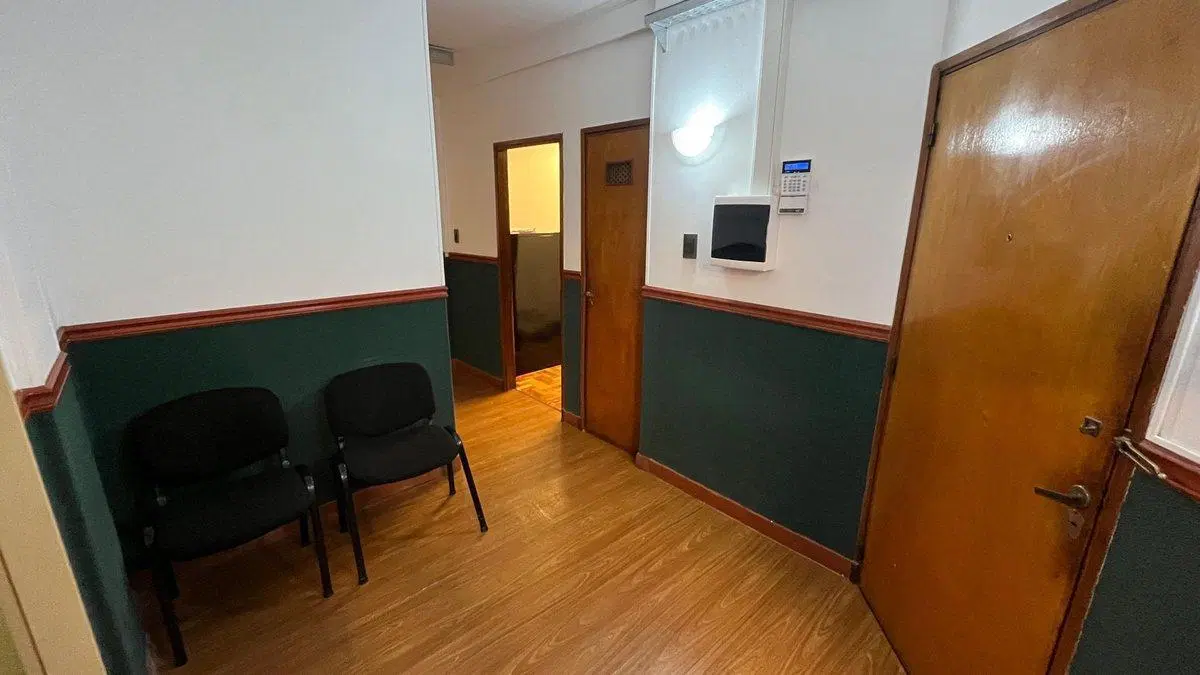 SE VENDE DEPTO/OFICINAS EN MICROCENTRO 4