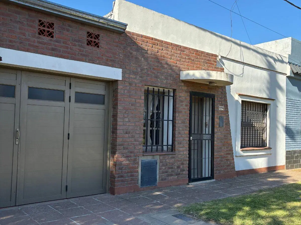VENTA casa de 3 dormitorios con patio- Santo Tome 3