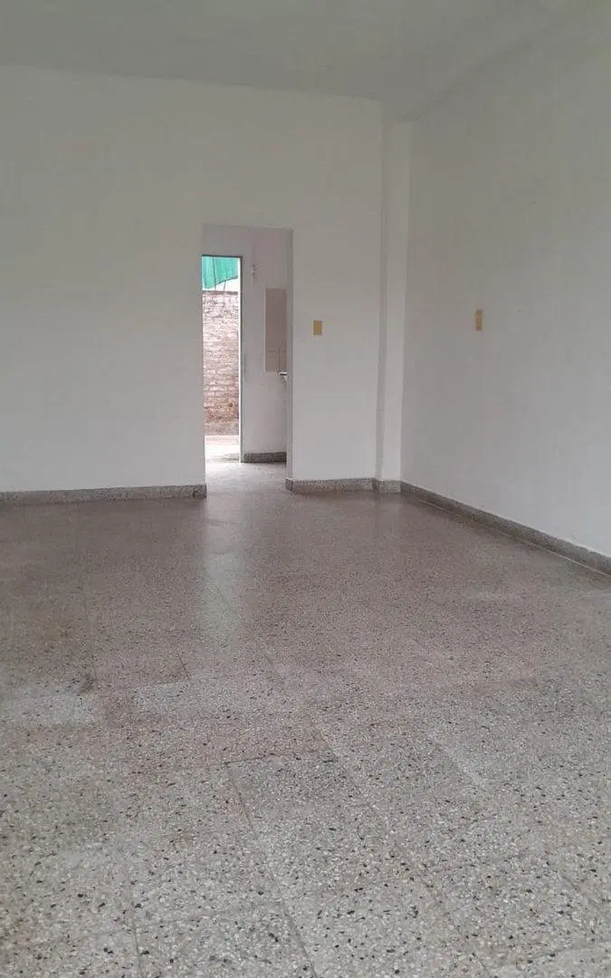 LOCAL EN ALQUILER SANTO TOME 4