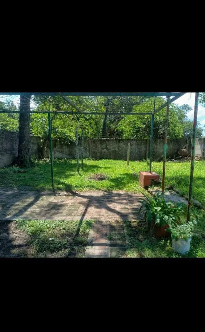 CASA CON GRAN TERRENO Y DEPOSITO A REFACCIONAR 2