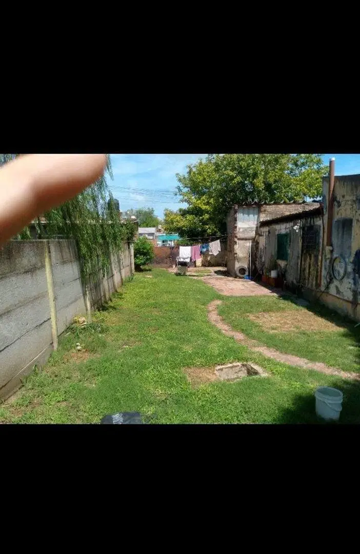 CASA CON GRAN TERRENO Y DEPOSITO A REFACCIONAR 3