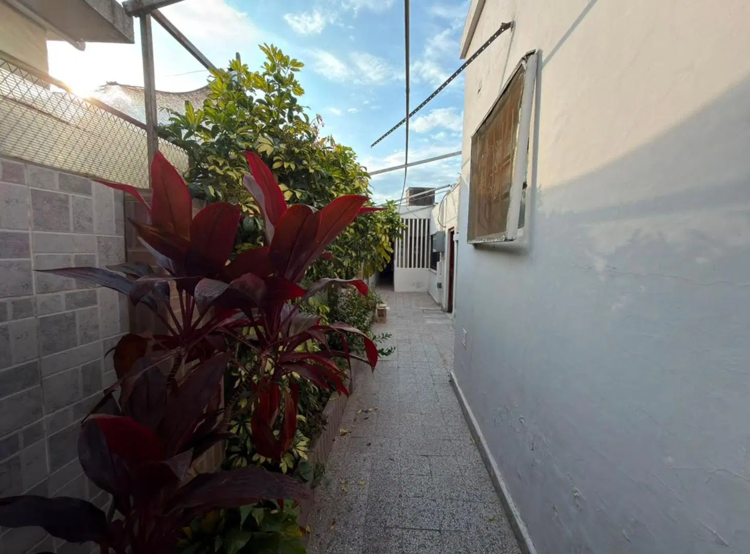 SE VENDE AMPLIA CASA EN PLENO CENTRO DE CORONDA! 3