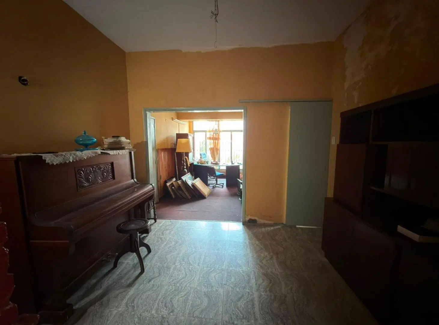 SE VENDE AMPLIA CASA EN PLENO CENTRO DE CORONDA! 2