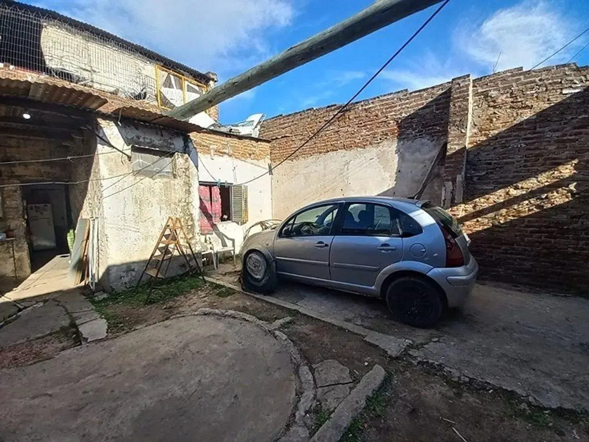 Casa a  refaccionar en venta en Santa Fe 5