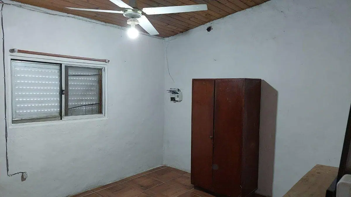 CASA AMPLIA EN BARRIO TRANQUILO-GRAN POTENCIAL 3