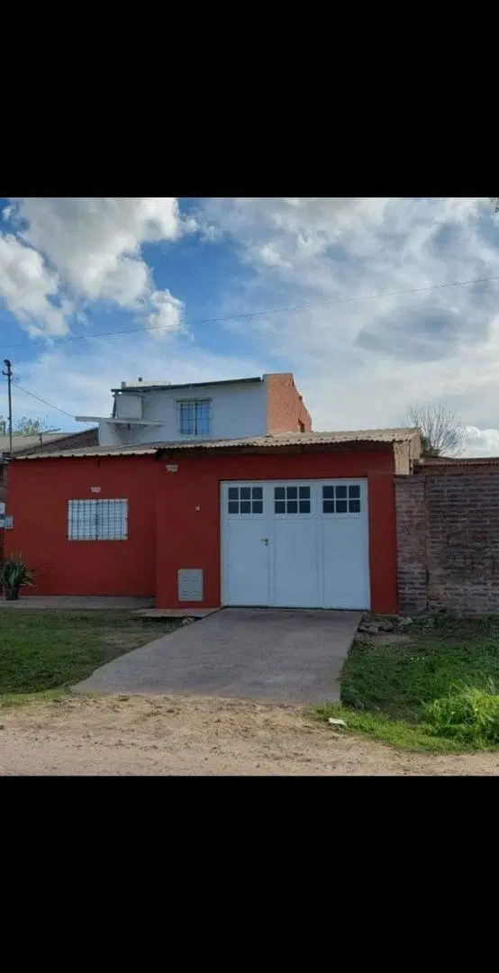 CASA AMPLIA EN BARRIO TRANQUILO-GRAN POTENCIAL 5