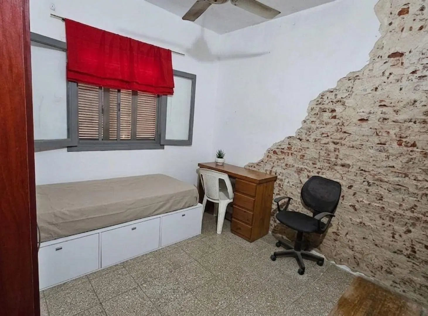 Venta - Casa de 2 dormitorios con buen terreno. 3