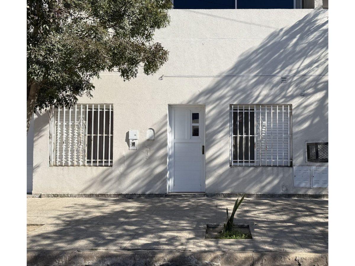 Se VENDE casa de 2 dormitorios