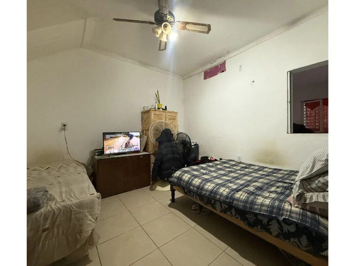 Se VENDE casa de 2 dormitorios 5